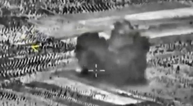 Siria, primi raid russi contro Raqqa. Onu sospende aiuti