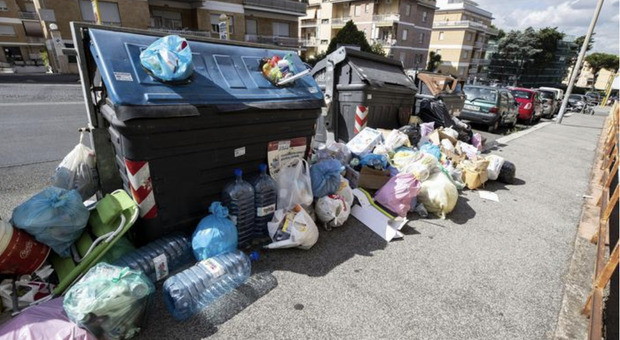 A Roma c'è l'allarme rifiuti: è stata sequestrata la discarica di Albano dove vengono conferiti parte dei rifiuti della capitale