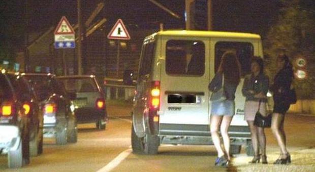 Il foglio di via non ferma 12 prostitute, denunciate