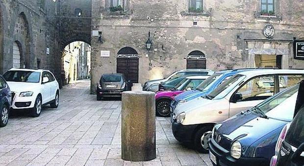 Casertavecchia invasa dalle auto: «Vogliamo posti riservati nei parcheggi»