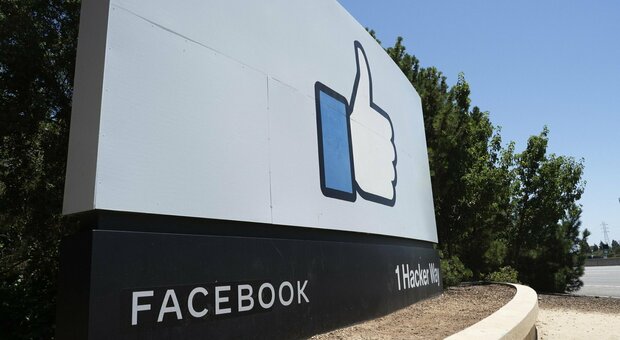 Facebook, l'accusa di una moderatrice: «La nostra salute mentale non tutelata a sufficienza»