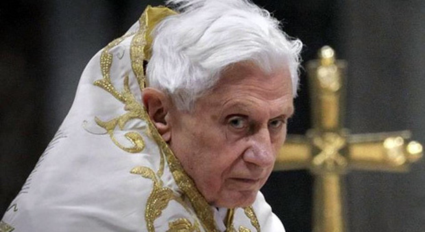 Joseph Ratzinger: "La pubblicazione del Terzo Segreto di Fatima è completa"