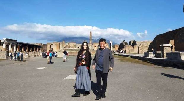 Yu Hua dalla Cina a Pompei con stupore: lo scrittore cinese incantato dagli Scavi