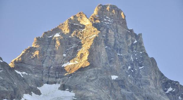 Giovane alpinista muore sul Cervino per il freddo: disposto l'esame medico