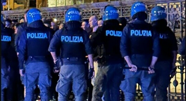 Roma-Slavia Praga, tensione nel pre partita: scontri tra i tifosi cechi e la polizia, 3 agenti feriti