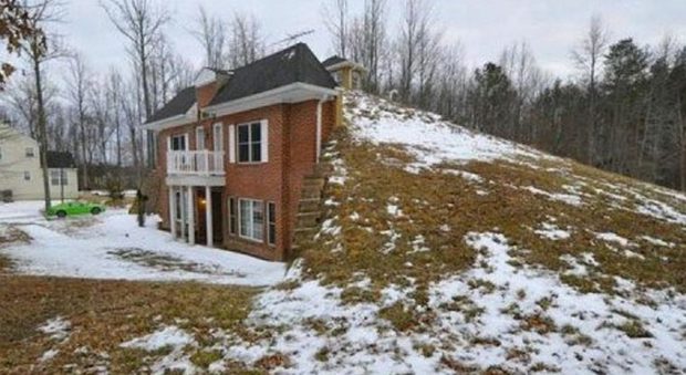immagine Nel Maryland c'è una casa in stile Hobbit. Quasi indistruttibile