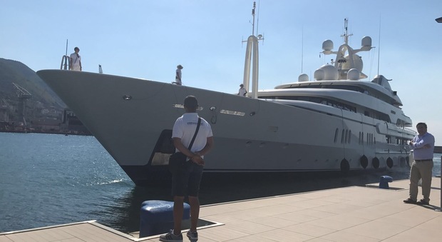 lo yacht privato Montkaj