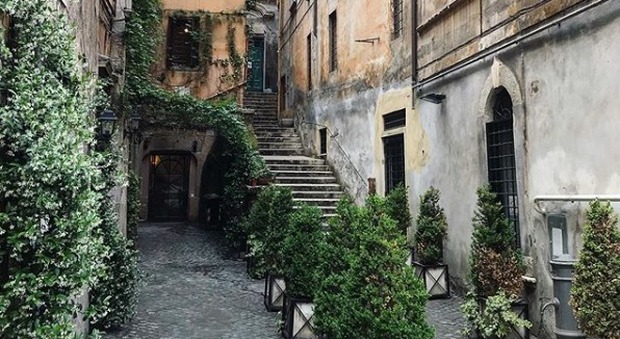 Roma, nella classifica delle 10 strade più belle del mondo c'è anche via dei Coronari