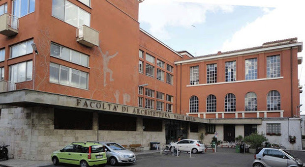 Condannato a 10 anni professore di Architettura della Sapienza: vendeva gli esami per duemila euro