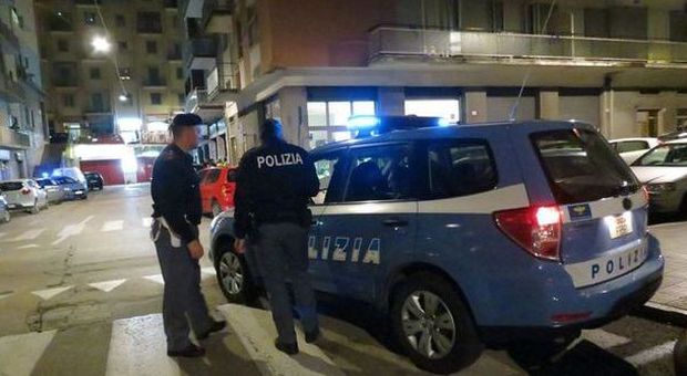 Ancona, romeni sorpresi dalla polizia In nove nel bivacco nello stabile dismesso