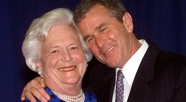 È morta Barbara Bush: l'ex first lady soprannominata "volpe d'argento" aveva 92 anni