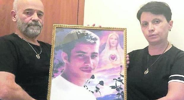 Napoli, omicidio Sica, i genitori: «L'assassino di nostro figlio Luigi è stato scarcerato e vive vicino a noi»