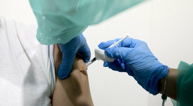 Vaccino under 5, Pfizer-Biontech: con tre dosi di vaccino protezione all' 80,3% contro Omicron