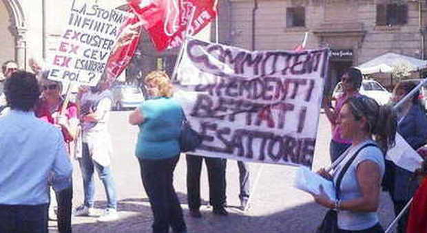 Una manifestazione dei dipendenti di Esattorie a Viterbo