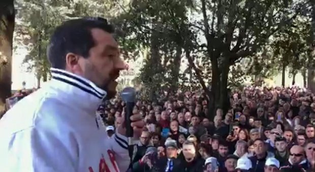 Salvini: «Flat tax nel 2019 ai lavoratori dipendenti. Io fascista? Che noia»
