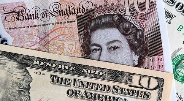 Forex, sterlina si rafforza contro euro e dollaro