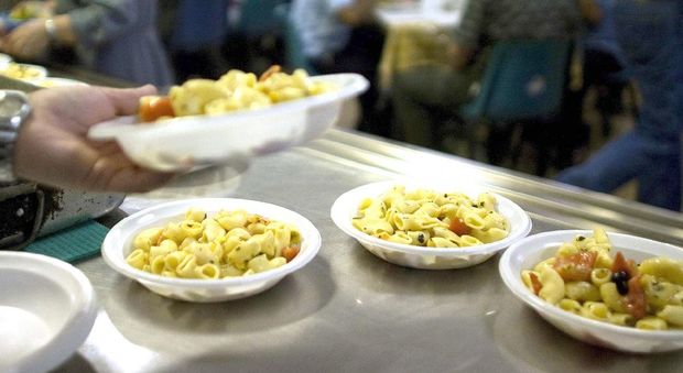 Povertà, 1.500 famiglie non hanno da mangiare: «Uno stipendio non basta»