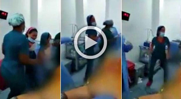 Le infermiere ballano davanti al paziente sotto anestesia: licenziate