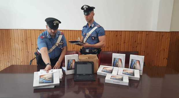 Bloccati due presunti ladri di tablet scolastici nel Napoletano