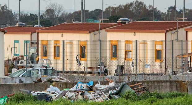 Rom, il piano del Comune di Roma: saranno trasferiti nelle province del Lazio
