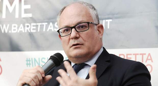 Gualtieri candidato sindaco a Roma, l'ex ministro non conferma: «Ci sto ancora riflettendo»