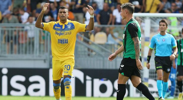 Frosinone, gol annullato a Cheddira: la palla era uscita?