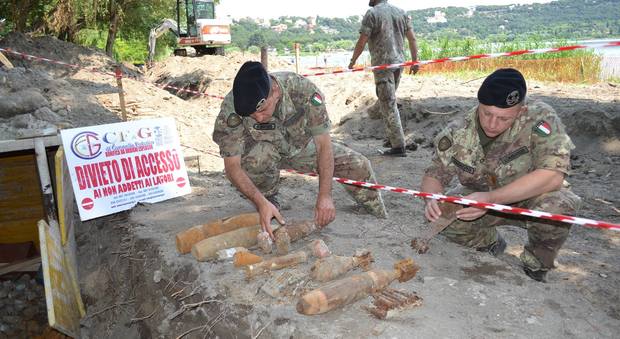 Castel Gandolfo, trovate altre bombe nei fondali del lago: arriva la Marina Militare