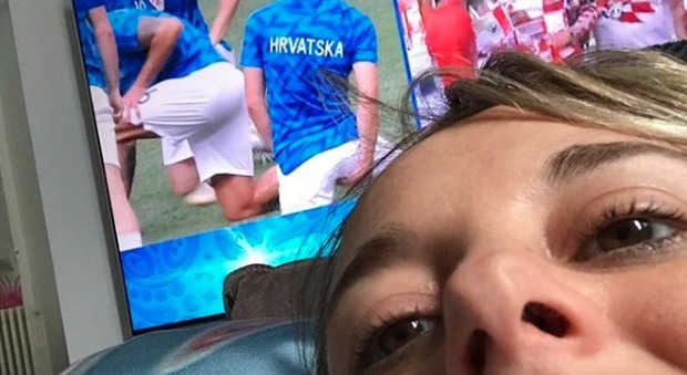 Nadia Toffa, il selfie con la finale dei Mondiali: «Guardate cosa ho beccato», e via con le risate