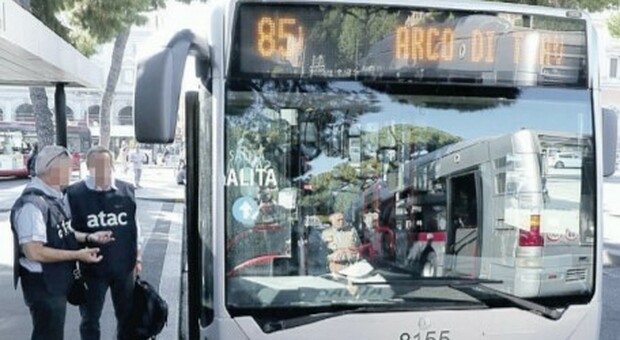 Boom di evasori sugli autobus «Devono tornare i controllori»