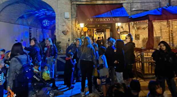Castelloween a Porto San Giorgio, niente paura: la festa più amata dai bimbi strega anche ragazzi e genitori