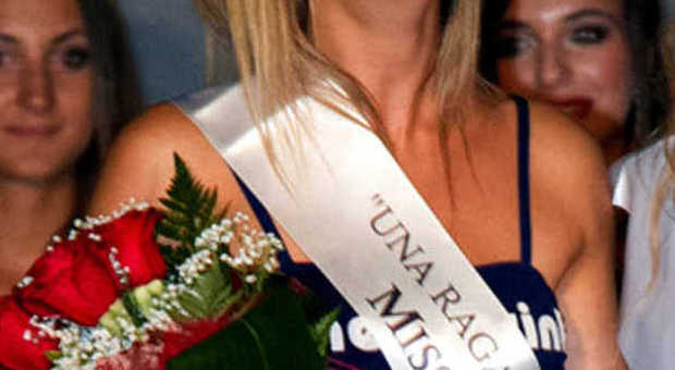Ramona Poletti con la corona di Miss Cinema Marche 2014