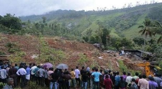 Sri Lanka, frana colpisce villaggio: si temono 150 morti