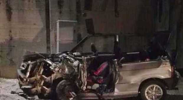 Frontale con un'auto, donna muore sul colpo: al volante un 20enne romeno ubriaco