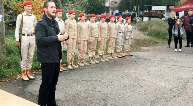 Ucraina, l’organizzazione paramilitare russa Junarmia cerca adolescenti da reclutare