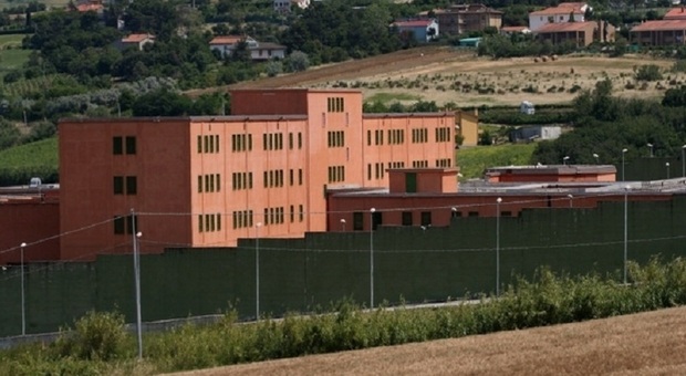 Il carcere che rieduca, nelle Marche via libera a progetti legati a teatro, poesia e ceramica negli istituti penitenziari