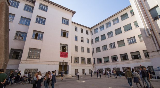 Roma, al Virgilio continua l'occupazione: assemblea con altre scuole