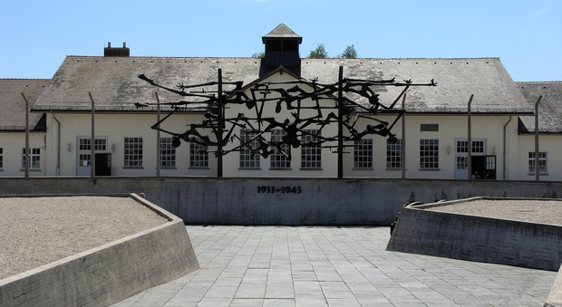 Germania, ritrovato in Norvegia il cancello del lager di Dachau
