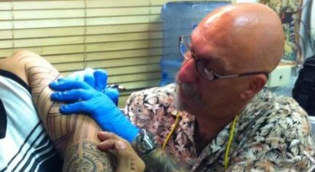 Tatuaggi pericolosi, Cecconi: «Il vero problema è l'abusivismo Noi seri, servono nuove regole»