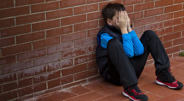 Napoli, «Mio figlio autistico picchiato in classe dalle sue maestre», choc in una scuola elementare