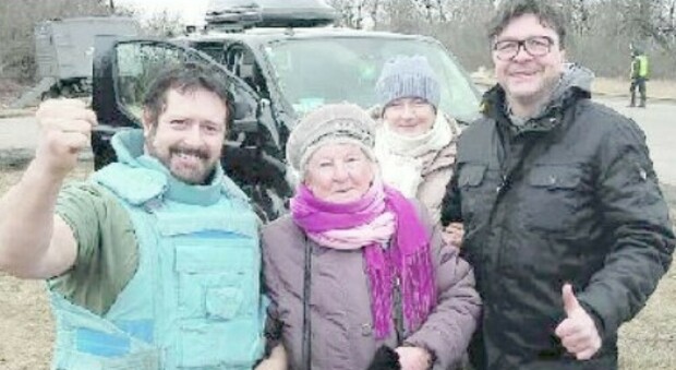 Ucraina, corre a salvare la madre e il fratello della moglie: Alberto torna con 40 profughi