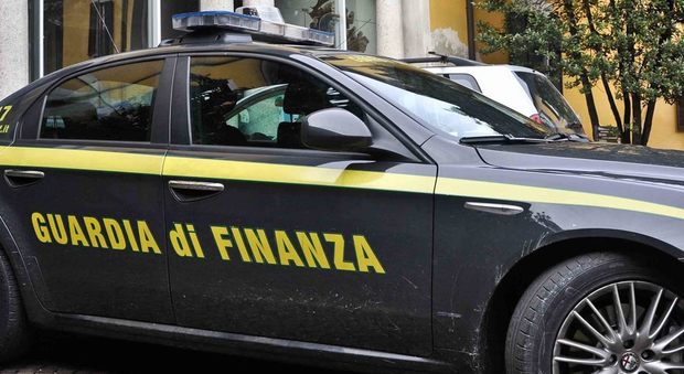 Finanziamenti in cambio di denaro, arrestato a Cosenza un falso funzionario Ue