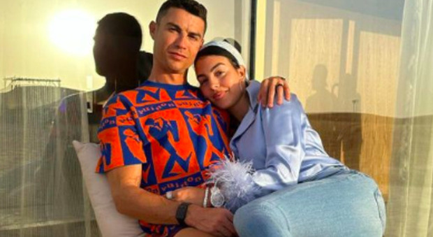 Cristiano Ronaldo pazzo per la Sardegna, in vacanza con Georgina tra ville, yacht e figli