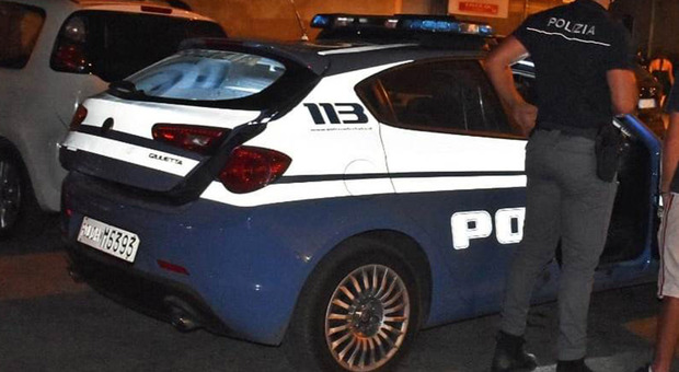 Lecce, rapina con accoltellamento nella villa comunale: vittima un 31 enne, bottino da 200 euro