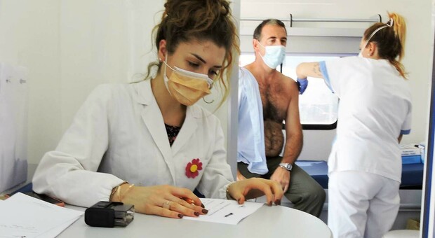 Vaccino antinfluenzale, ai Castelli Romani si marcia a pieno ritmo. Covid: positivi circa due abitanti su 400