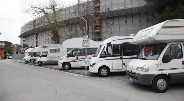 Roma, furti nei camper dei turisti: arrestati tre ladri, latitanti da 7 mesi