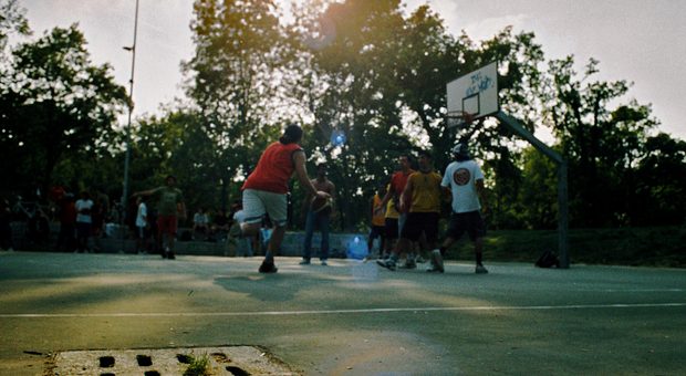 Basket "da strada" in un playground