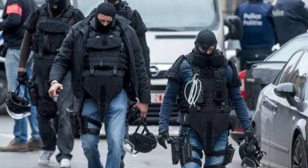 Blitz nel centro di Parigi, arrestato jihadista che si era barricato in casa