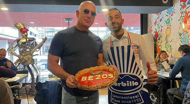 Jeff Bezos da Sorbillo a Milano: «Ecco che pizza ha scelto, ha detto che tornerà. E ha lasciato una bella mancia»