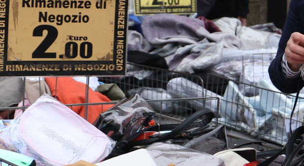 Stop alla vendita di merce usata nei mercati rionali a Mestre