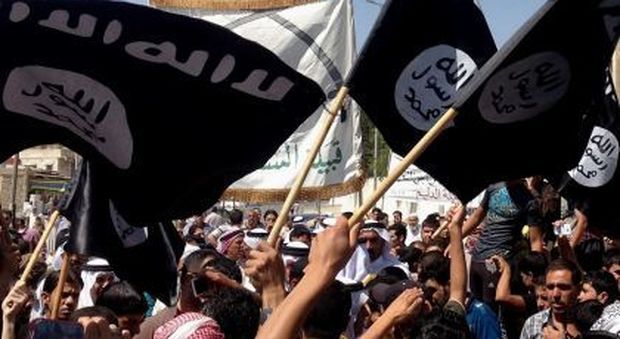 Isis, l'allarme di Europol: "In Europa centinaia di potenziali terroristi"